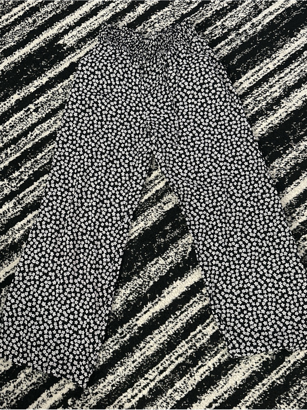 SO Black and White Daisy-Print Wide Leg Pants